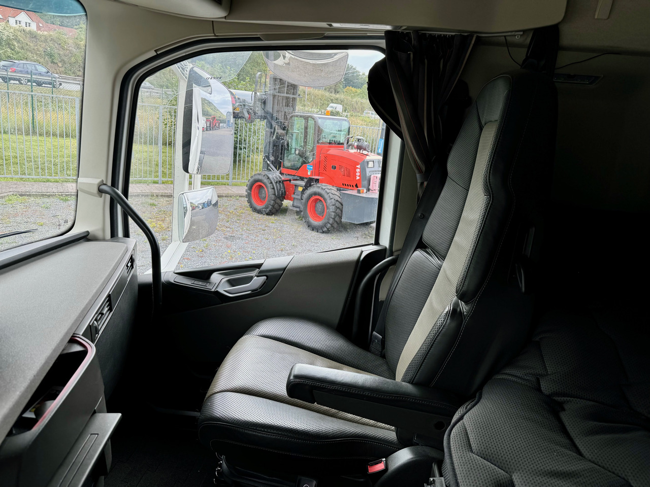 Hook lift truck VOLVO Fh-13-540 6x4R: picture 13