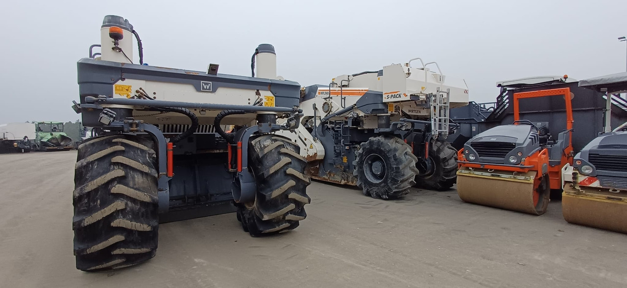 WIRTGEN WR 240i - Soil stabilizer: picture 3 WIRTGEN WR 240i - Soil stabilizer: picture 3