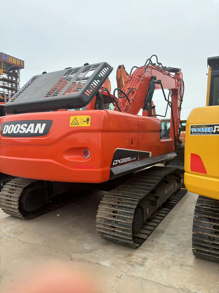 DOOSAN dx225 excavator original - Crawler excavator: picture 1 DOOSAN dx225 excavator original - Crawler excavator: picture 1