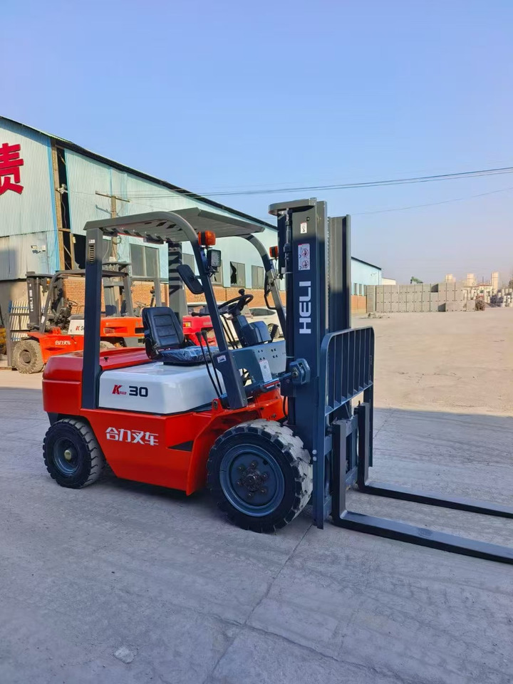 HELI heli 3 ton diesel forklift Customizable mast clamps low price - Diesel forklift: picture 4 HELI heli 3 ton diesel forklift Customizable mast clamps low price - Diesel forklift: picture 4