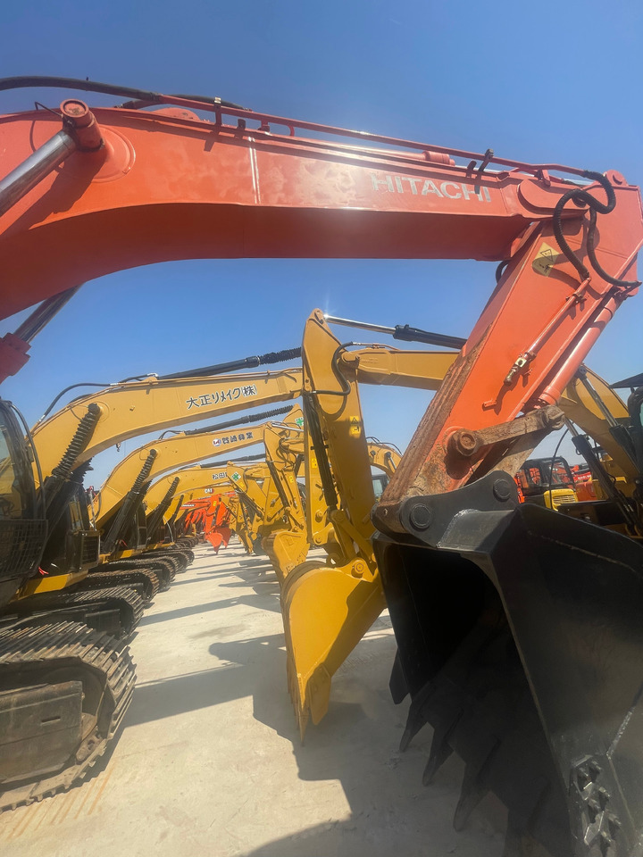 HITACHI ZX350 crawler excavator low hours excellent condition original - Crawler excavator: picture 3 HITACHI ZX350 crawler excavator low hours excellent condition original - Crawler excavator: picture 3