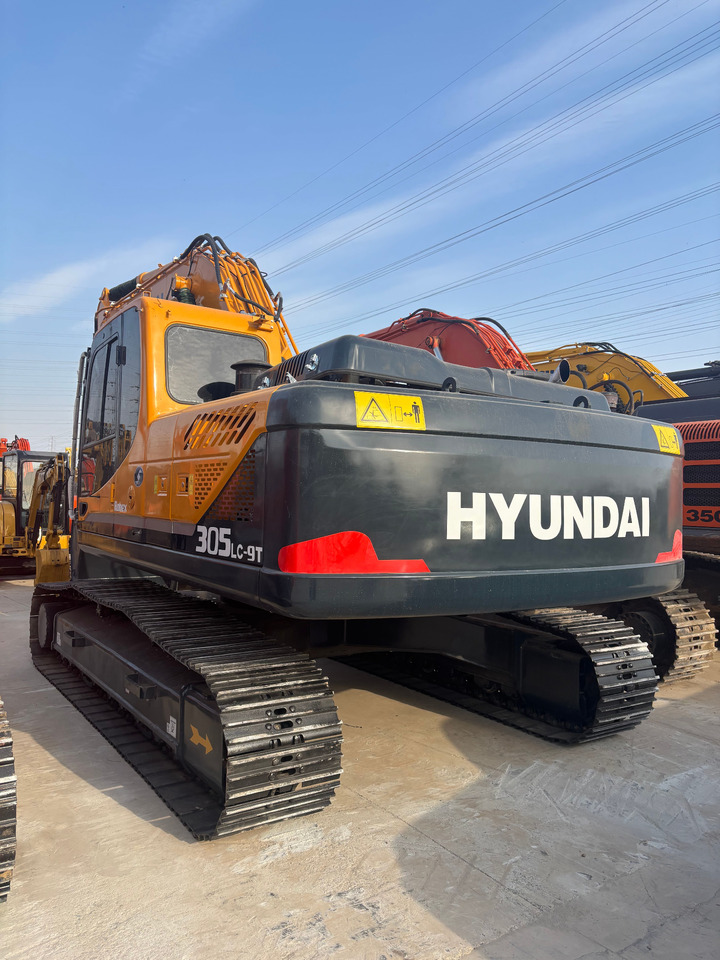 HYUNDAI 305LC-9T 30 ton class hydraulic excavator Hydraulic excavators customizable buckets hammer - Crawler excavator: picture 1 HYUNDAI 305LC-9T 30 ton class hydraulic excavator Hydraulic excavators customizable buckets hammer - Crawler excavator: picture 1
