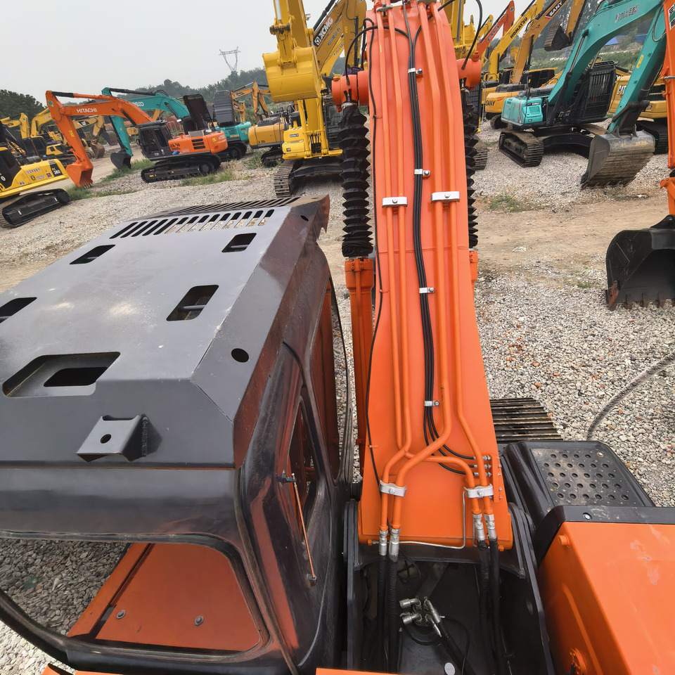 HYUNDAI zx200 japan original HYUNDAI 20 tons excavator - Crawler excavator: picture 5 HYUNDAI zx200 japan original HYUNDAI 20 tons excavator - Crawler excavator: picture 5