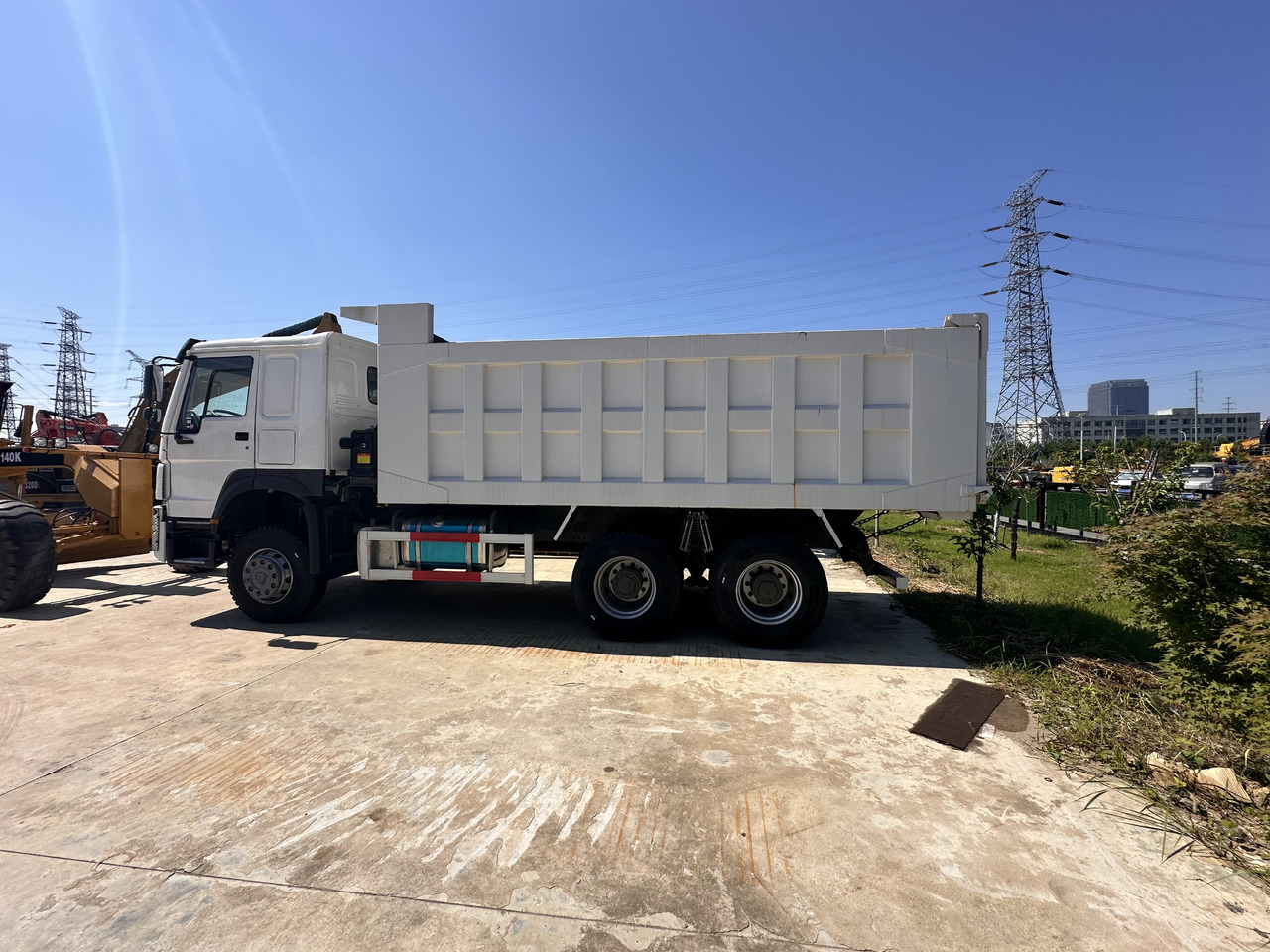 SINOTRUK howo 371 6x4 dump truck SINOTRUK hot sale Customizable - Tipper: picture 2 SINOTRUK howo 371 6x4 dump truck SINOTRUK hot sale Customizable - Tipper: picture 2