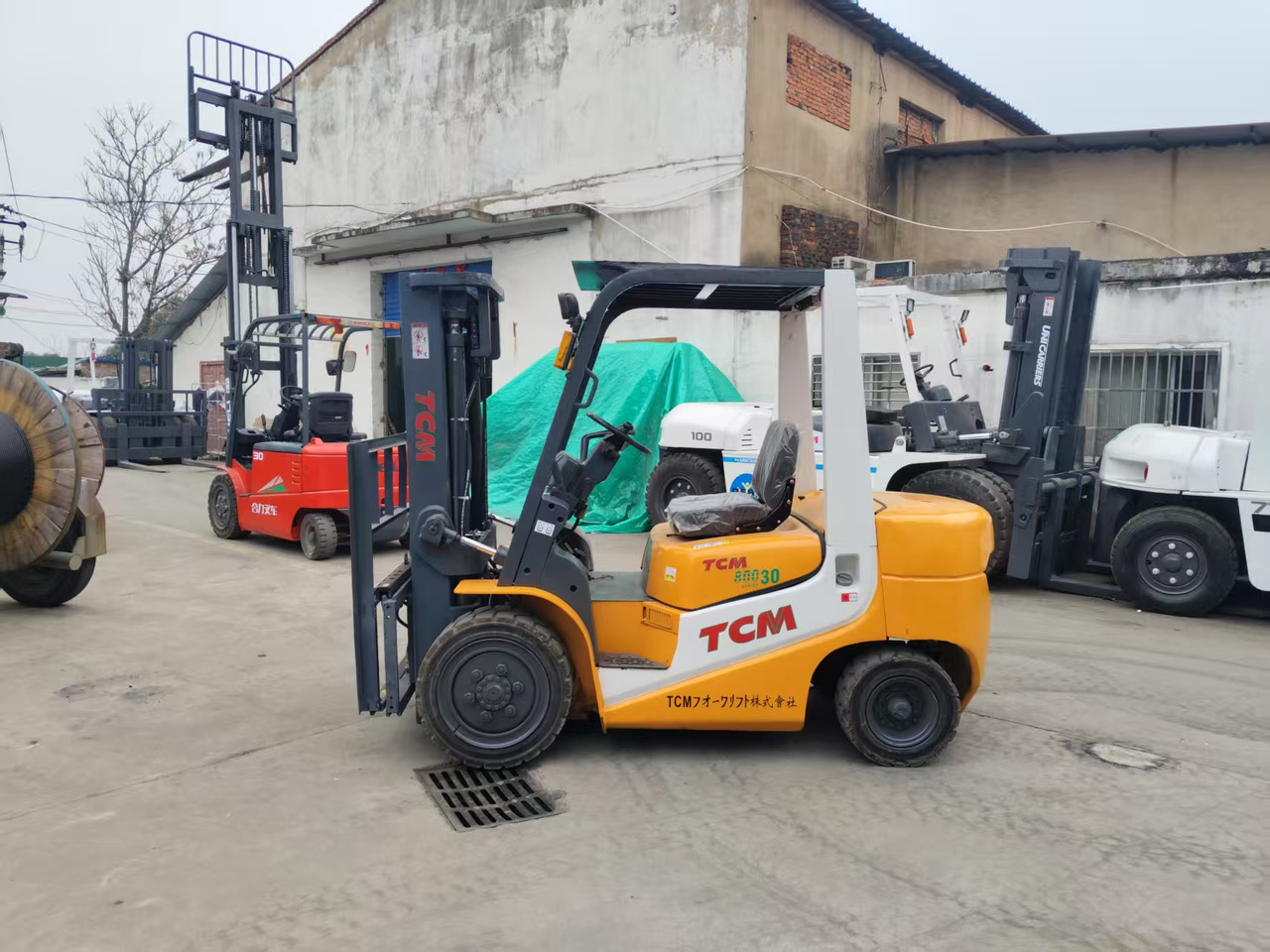 TCM FD30 Japan brand used 3 ton diesel forklift Customizable mast clamps - Diesel forklift: picture 2 TCM FD30 Japan brand used 3 ton diesel forklift Customizable mast clamps - Diesel forklift: picture 2