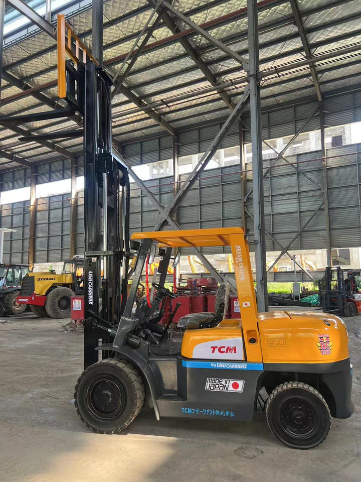 TCM fd50 japan brand original 5 ton diesel forklift 3 section 4.5m Customizable mast clamp side shift - Diesel forklift: picture 2 TCM fd50 japan brand original 5 ton diesel forklift 3 section 4.5m Customizable mast clamp side shift - Diesel forklift: picture 2