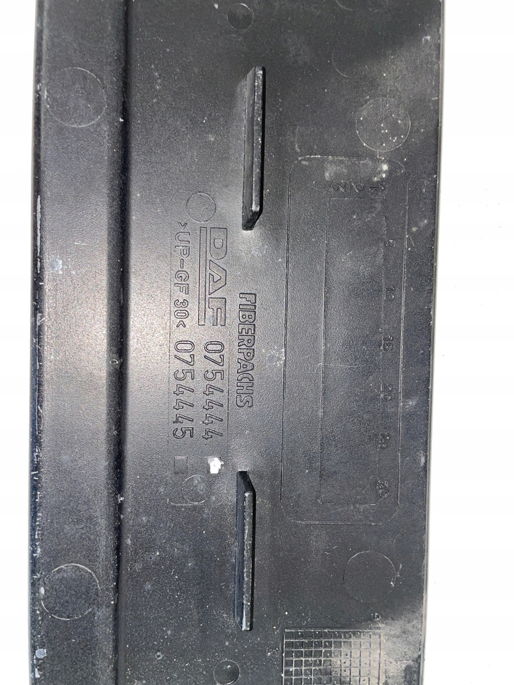 PODSZYBIEMASKOWNICA SZYBY OSŁONA DAF CV 1665944 - Windscreen for Truck: picture 4 PODSZYBIEMASKOWNICA SZYBY OSŁONA DAF CV 1665944 - Windscreen for Truck: picture 4