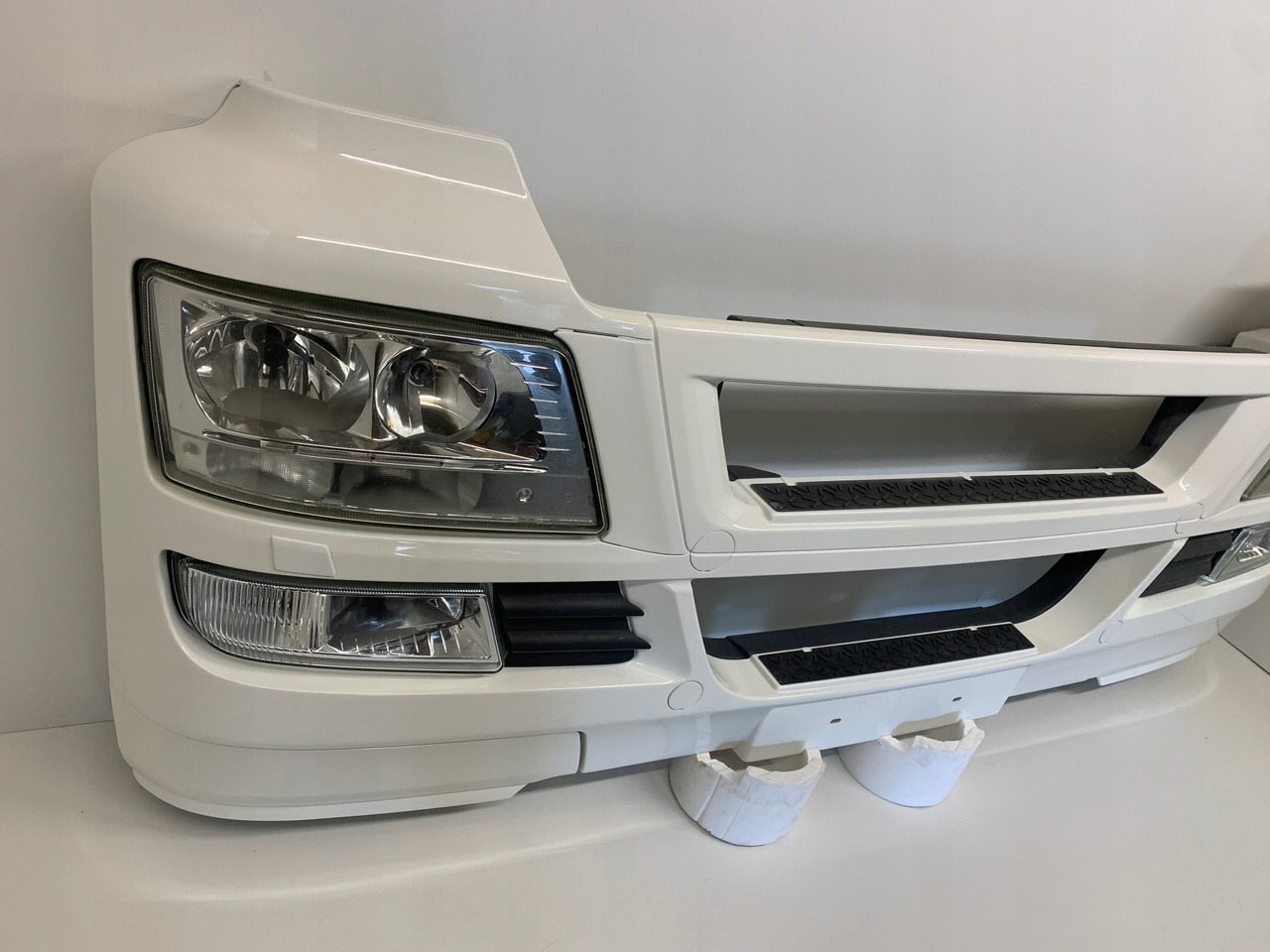 ZDERZAK XENON MAN TGS - Bumper for Truck: picture 4 ZDERZAK XENON MAN TGS - Bumper for Truck: picture 4