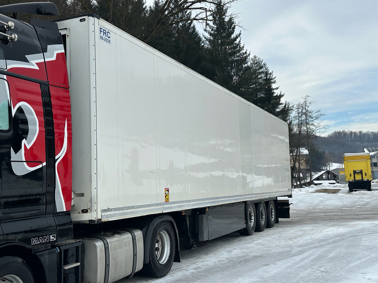 SCHMITZ Frigo - Isothermal semi-trailer: picture 1 SCHMITZ Frigo - Isothermal semi-trailer: picture 1