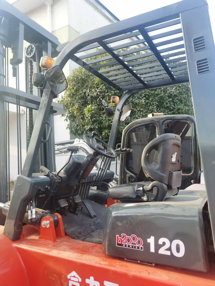 HELI 10 ton cpcd100 with fork positioner - Diesel forklift: picture 3 HELI 10 ton cpcd100 with fork positioner - Diesel forklift: picture 3