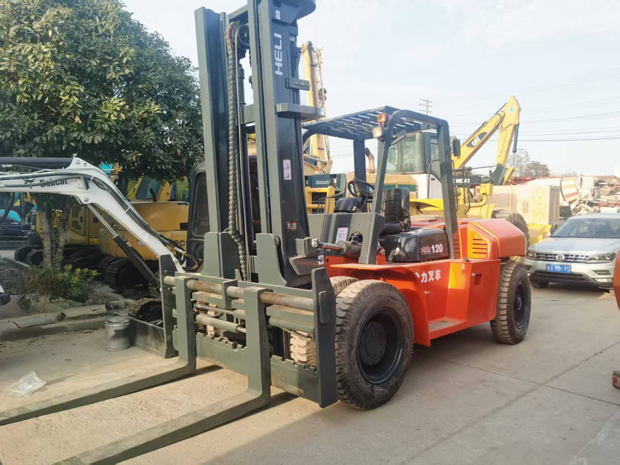 HELI 10 ton cpcd100 with fork positioner - Diesel forklift: picture 1 HELI 10 ton cpcd100 with fork positioner - Diesel forklift: picture 1