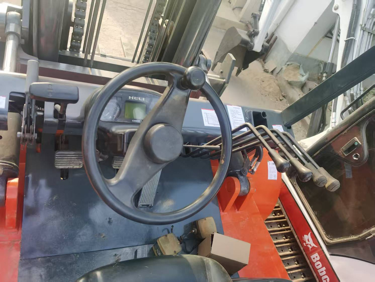 HELI 10 ton cpcd100 with fork positioner - Diesel forklift: picture 2 HELI 10 ton cpcd100 with fork positioner - Diesel forklift: picture 2