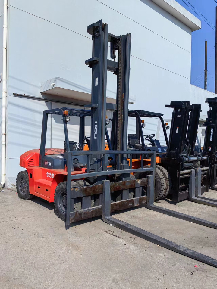 HELI 7 Ton CPCD70 - Diesel forklift: picture 2 HELI 7 Ton CPCD70 - Diesel forklift: picture 2