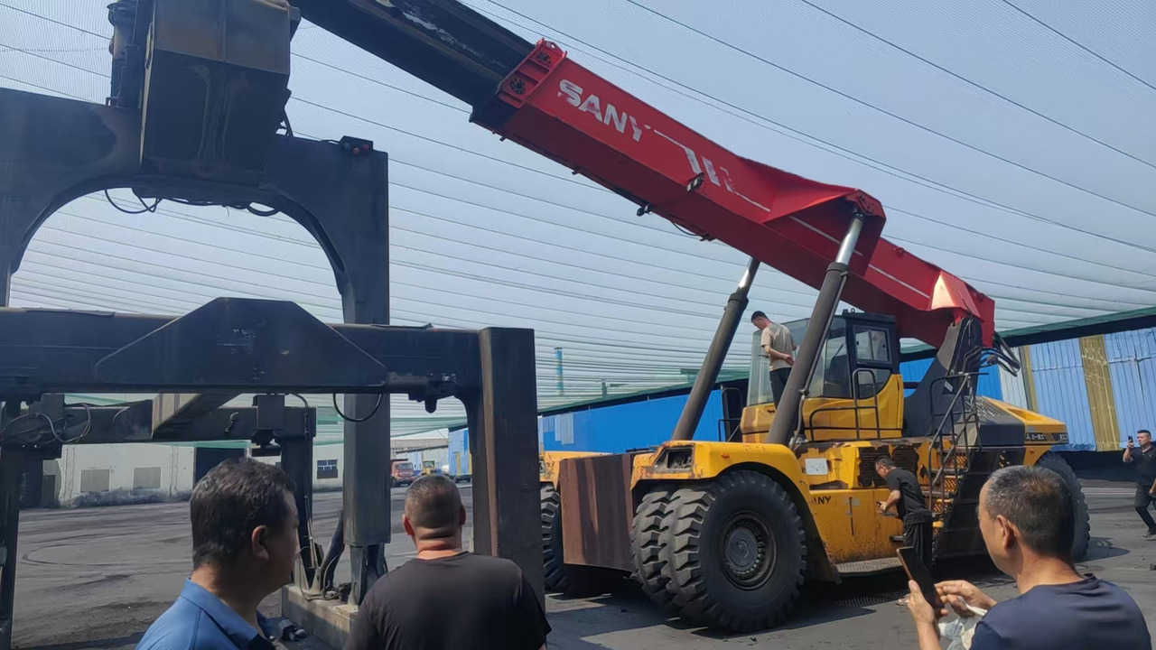 Sany 45 TON RSC450C - Reach stacker: picture 2 Sany 45 TON RSC450C - Reach stacker: picture 2