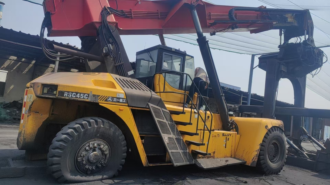 Sany 45 TON RSC450C - Reach stacker: picture 1 Sany 45 TON RSC450C - Reach stacker: picture 1