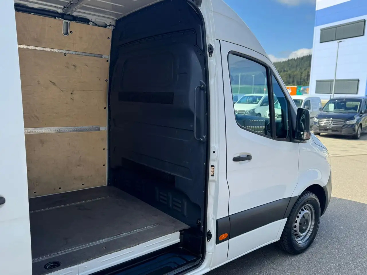 Mercedes-Benz Sprinter 316 CDI Maxi Lang Klima MBUX leasing Mercedes-Benz Sprinter 316 CDI Maxi Lang Klima MBUX: picture 12 Mercedes-Benz Sprinter 316 CDI Maxi Lang Klima MBUX leasing Mercedes-Benz Sprinter 316 CDI Maxi Lang Klima MBUX: picture 12