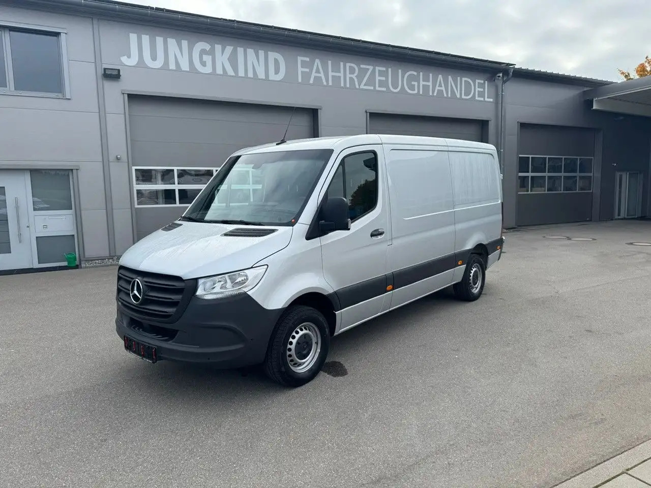 Mercedes-Benz Sprinter 317 CDI Flach Lang Silber Klima MBUX - Panel van: picture 1 Mercedes-Benz Sprinter 317 CDI Flach Lang Silber Klima MBUX - Panel van: picture 1