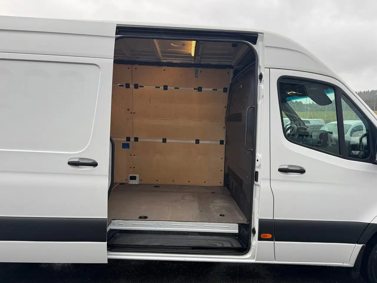 Mercedes-Benz Sprinter 317 Maxi Lang Klima MBUX 3,5t AHK leasing Mercedes-Benz Sprinter 317 Maxi Lang Klima MBUX 3,5t AHK: picture 7 Mercedes-Benz Sprinter 317 Maxi Lang Klima MBUX 3,5t AHK leasing Mercedes-Benz Sprinter 317 Maxi Lang Klima MBUX 3,5t AHK: picture 7