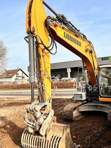 Liebherr R922 - Crawler excavator: picture 2 Liebherr R922 - Crawler excavator: picture 2