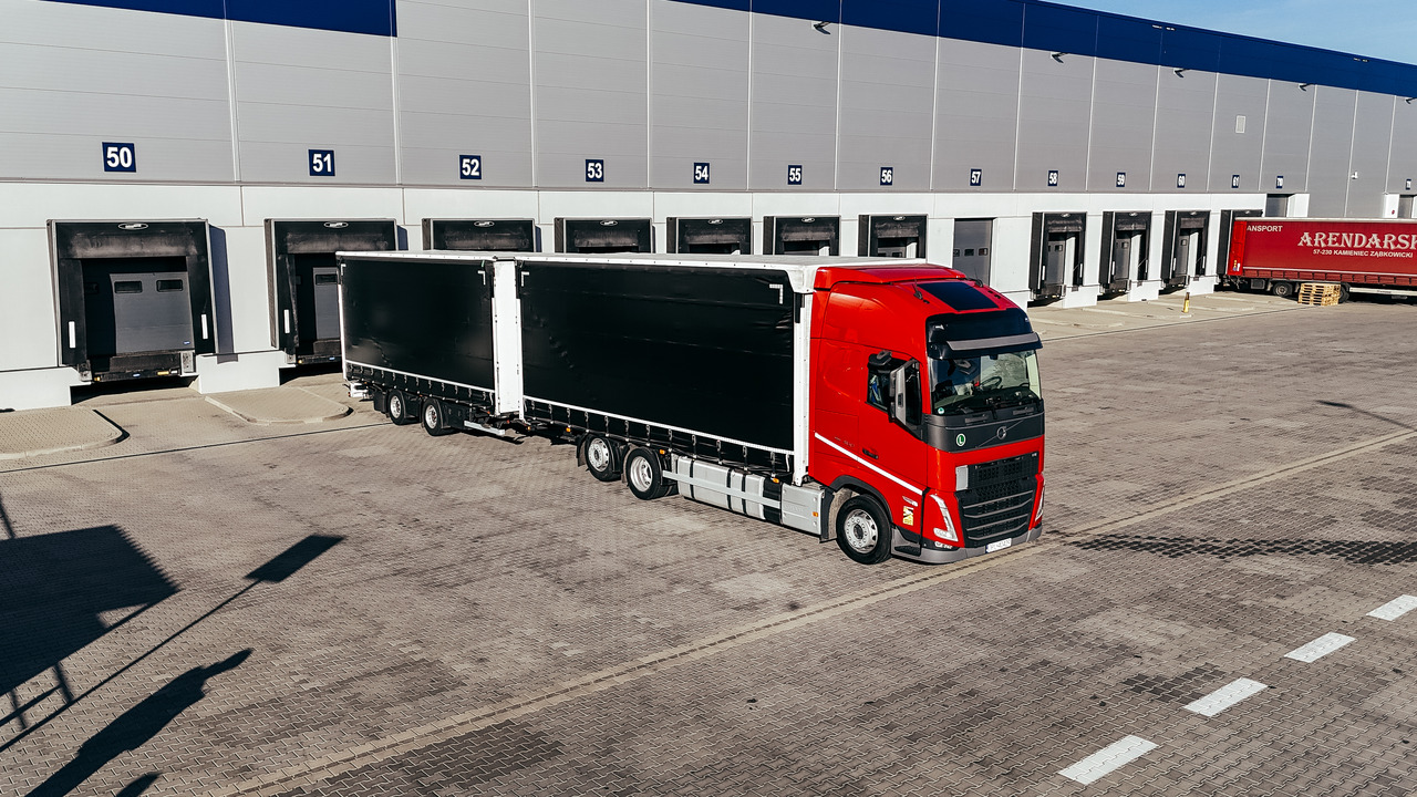 Volvo FH - Curtain side truck: picture 2 Volvo FH - Curtain side truck: picture 2