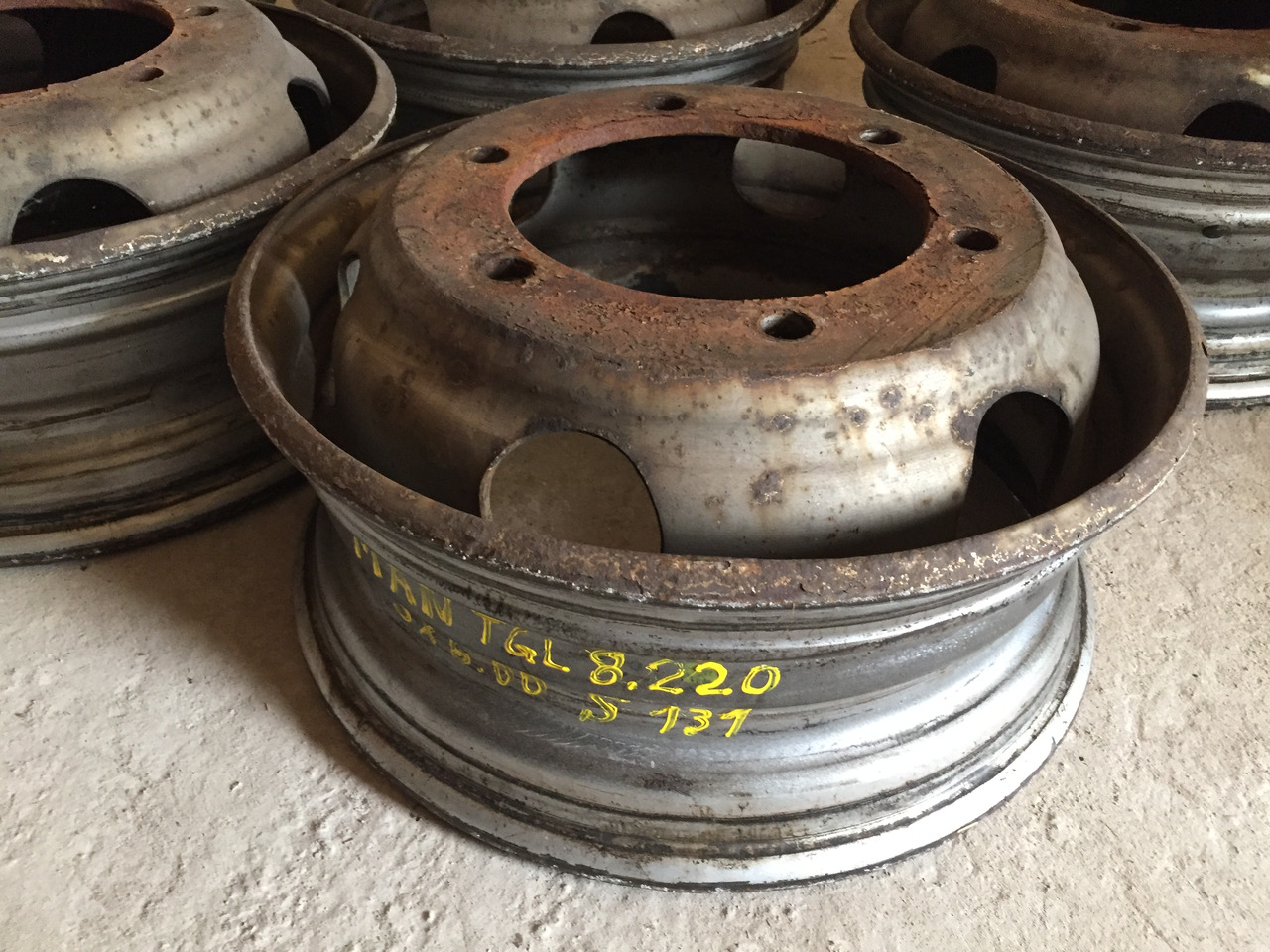 Gebrauchte Felgen 5 J x 6,00 für Reifengröße 215 x 75 x 17,5, Artikel - Nr. : 99.99999 - 9999 - Rim for Truck: picture 3 Gebrauchte Felgen 5 J x 6,00 für Reifengröße 215 x 75 x 17,5, Artikel - Nr. : 99.99999 - 9999 - Rim for Truck: picture 3