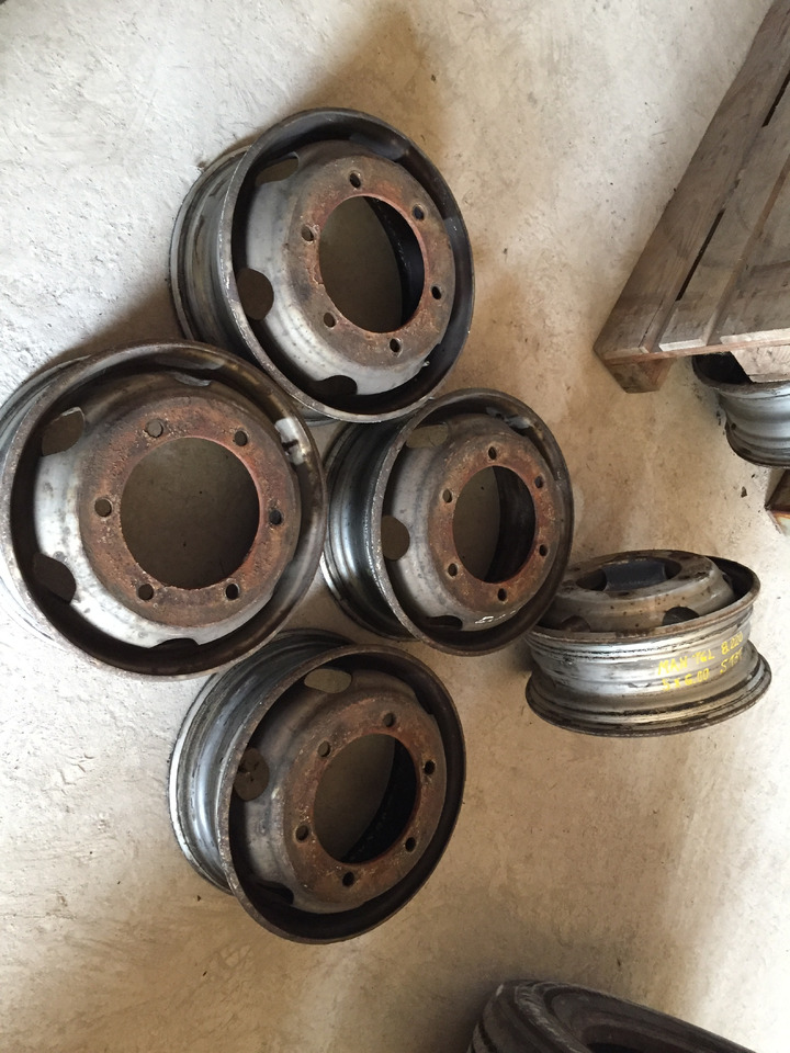 Gebrauchte Felgen 5 J x 6,00 für Reifengröße 215 x 75 x 17,5, Artikel - Nr. : 99.99999 - 9999 - Rim for Truck: picture 2 Gebrauchte Felgen 5 J x 6,00 für Reifengröße 215 x 75 x 17,5, Artikel - Nr. : 99.99999 - 9999 - Rim for Truck: picture 2