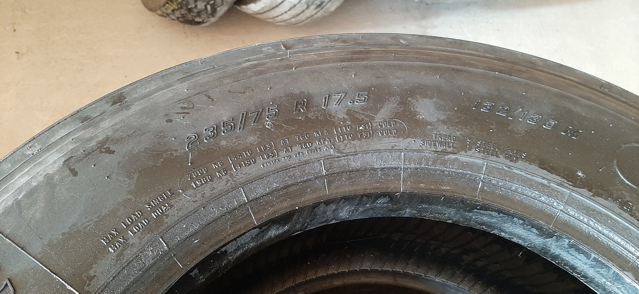 Gebrauchte FireStone FS 400 Reifen ohne Felgen, 235 / 75 R17,5 Artikel - Nr. : 81.99999 - 9999 - Tire for Truck: picture 5 Gebrauchte FireStone FS 400 Reifen ohne Felgen, 235 / 75 R17,5 Artikel - Nr. : 81.99999 - 9999 - Tire for Truck: picture 5