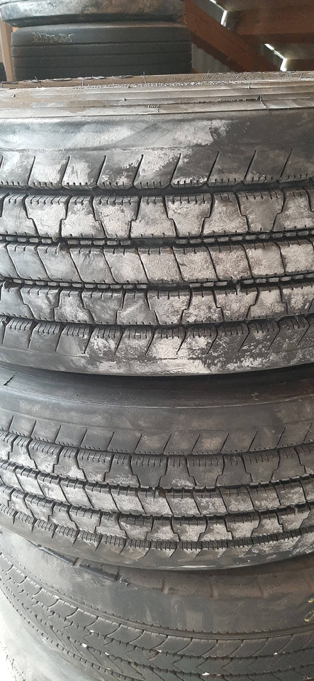 Gebrauchte FireStone FS 400 Reifen ohne Felgen, 235 / 75 R17,5 Artikel - Nr. : 81.99999 - 9999 - Tire for Truck: picture 2 Gebrauchte FireStone FS 400 Reifen ohne Felgen, 235 / 75 R17,5 Artikel - Nr. : 81.99999 - 9999 - Tire for Truck: picture 2