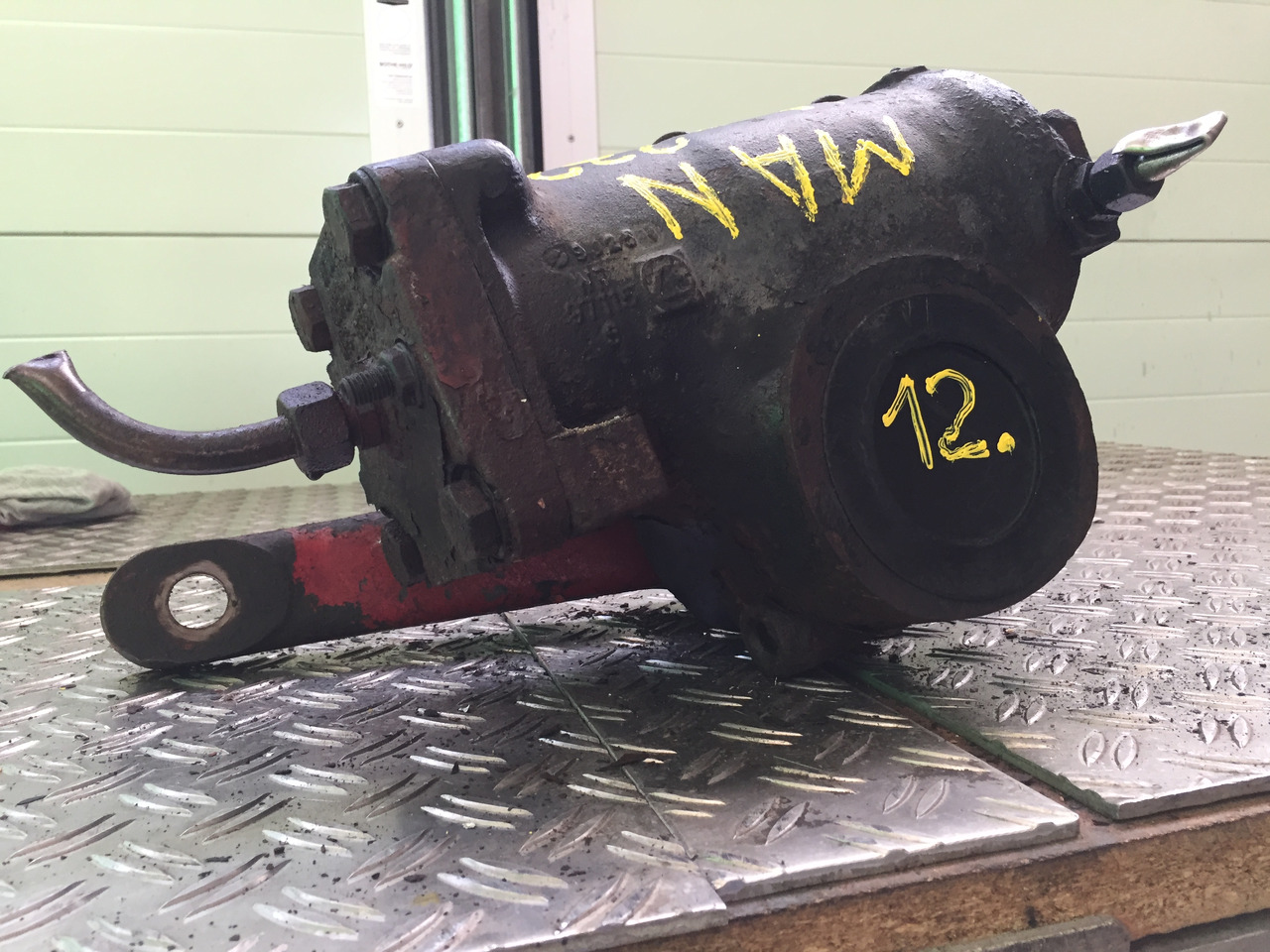 Steering gear for Truck Gebrauchtes Lenkgetriebe MAN F90, 14.232, Artikel - Nr.: 81.9999 - 9999: picture 8 Steering gear for Truck Gebrauchtes Lenkgetriebe MAN F90, 14.232, Artikel - Nr.: 81.9999 - 9999: picture 8