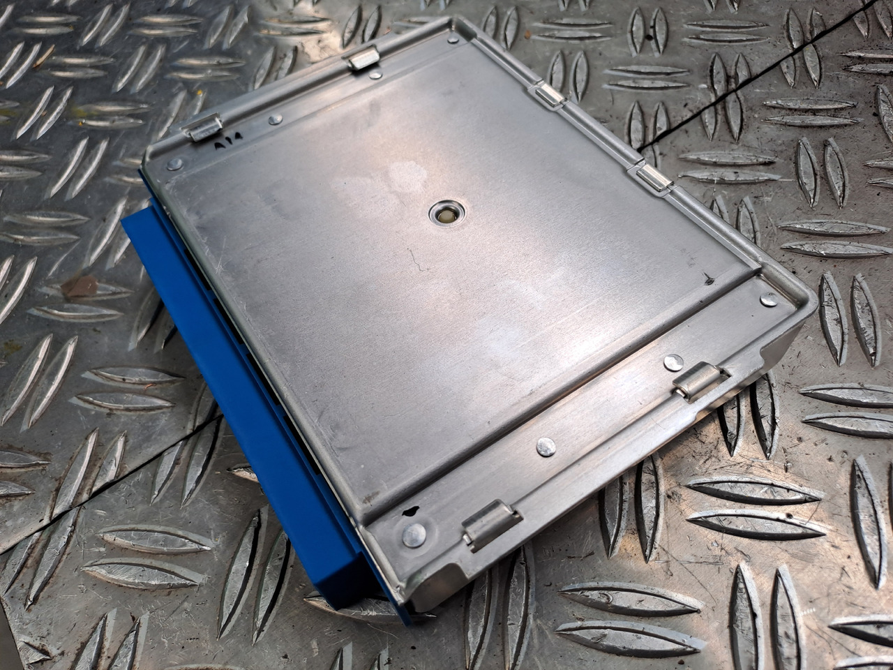 Gebrauchtes MAN TGX 26.440 EBS Steuergerät Brems - / Fahrdynamik, Artikel - Nr. : 81.25808 - 7053 - ECU for Truck: picture 3 Gebrauchtes MAN TGX 26.440 EBS Steuergerät Brems - / Fahrdynamik, Artikel - Nr. : 81.25808 - 7053 - ECU for Truck: picture 3