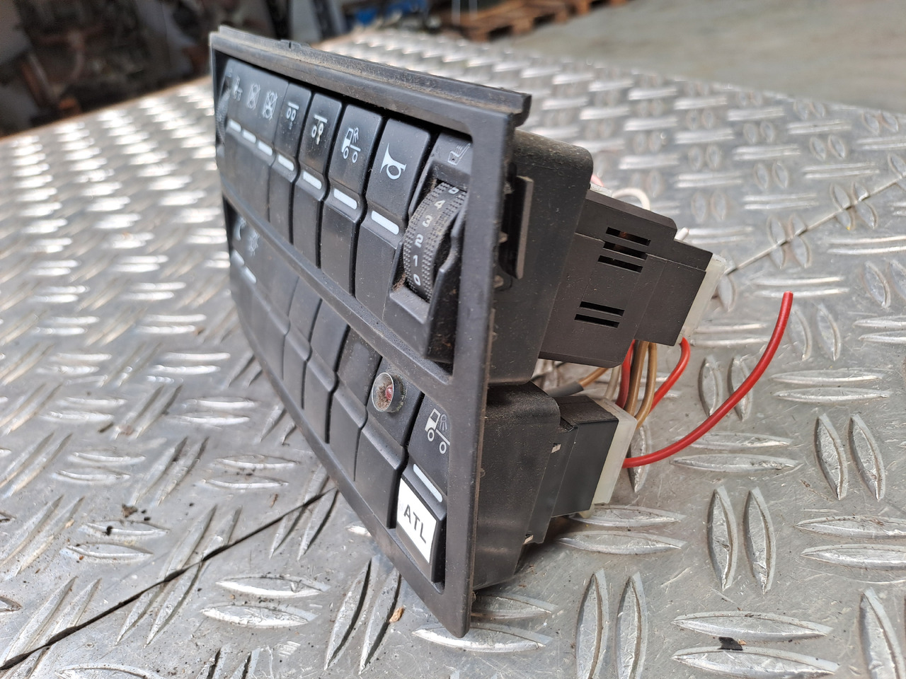 Gebrauchtes MAN TGX 26.480 Steuergerät ECAS Luftfederung , Artikel - Nr. : 81.25525 - 0211 - ECU for Truck: picture 1 Gebrauchtes MAN TGX 26.480 Steuergerät ECAS Luftfederung , Artikel - Nr. : 81.25525 - 0211 - ECU for Truck: picture 1