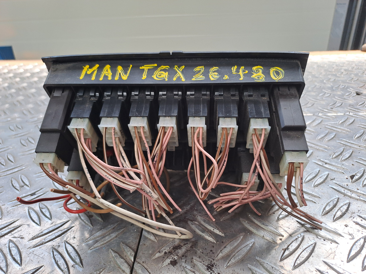 Gebrauchtes MAN TGX 26.480 Steuergerät ECAS Luftfederung , Artikel - Nr. : 81.25525 - 0211 - ECU for Truck: picture 5 Gebrauchtes MAN TGX 26.480 Steuergerät ECAS Luftfederung , Artikel - Nr. : 81.25525 - 0211 - ECU for Truck: picture 5