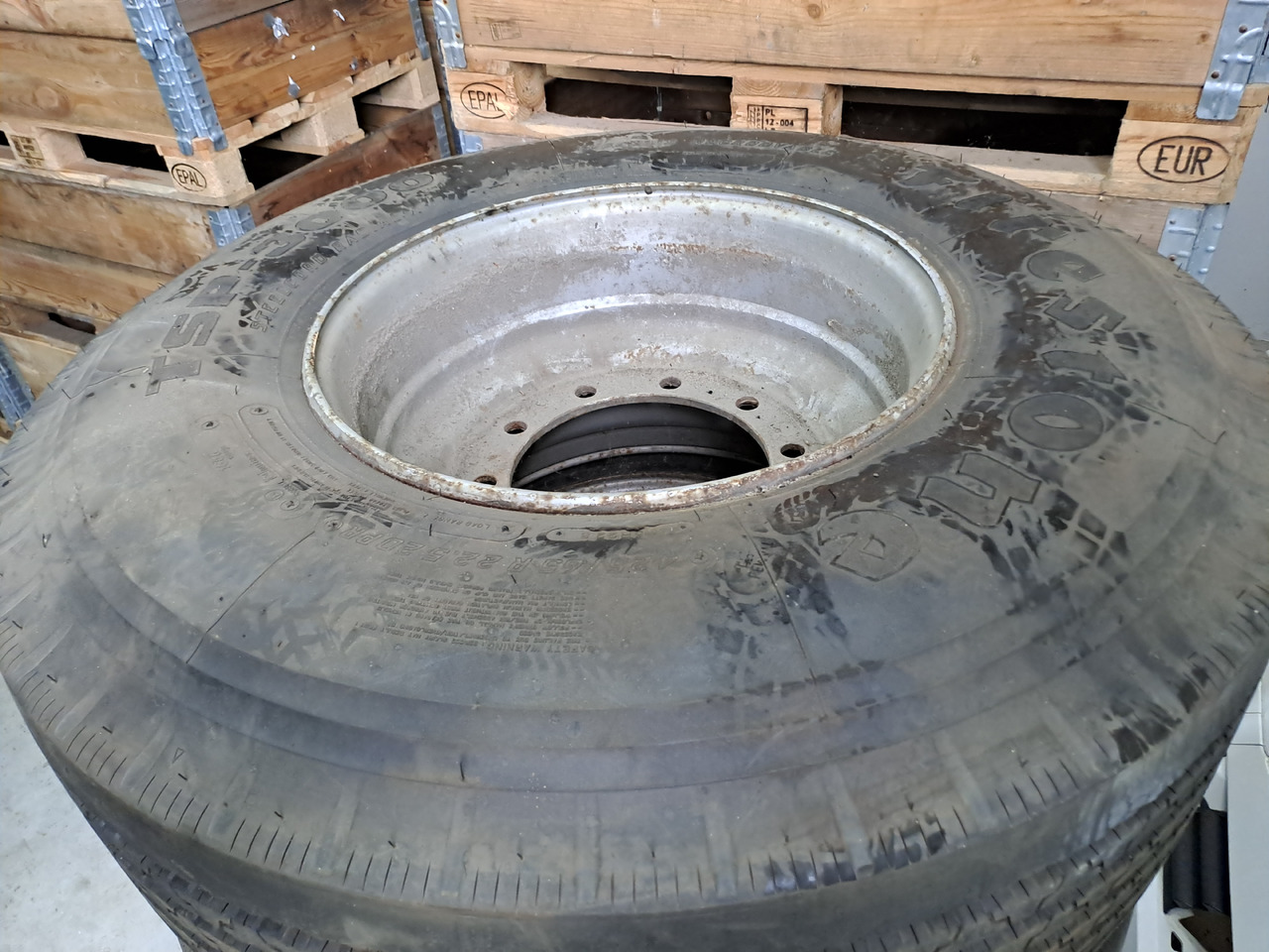 Neuwertige Lkw - Kompletträder / Reifen Firestone, Größe 425 / 65 R 22,5, Artikel - Nr. : 81.99999 - - Tire for Truck: picture 1 Neuwertige Lkw - Kompletträder / Reifen Firestone, Größe 425 / 65 R 22,5, Artikel - Nr. : 81.99999 - - Tire for Truck: picture 1