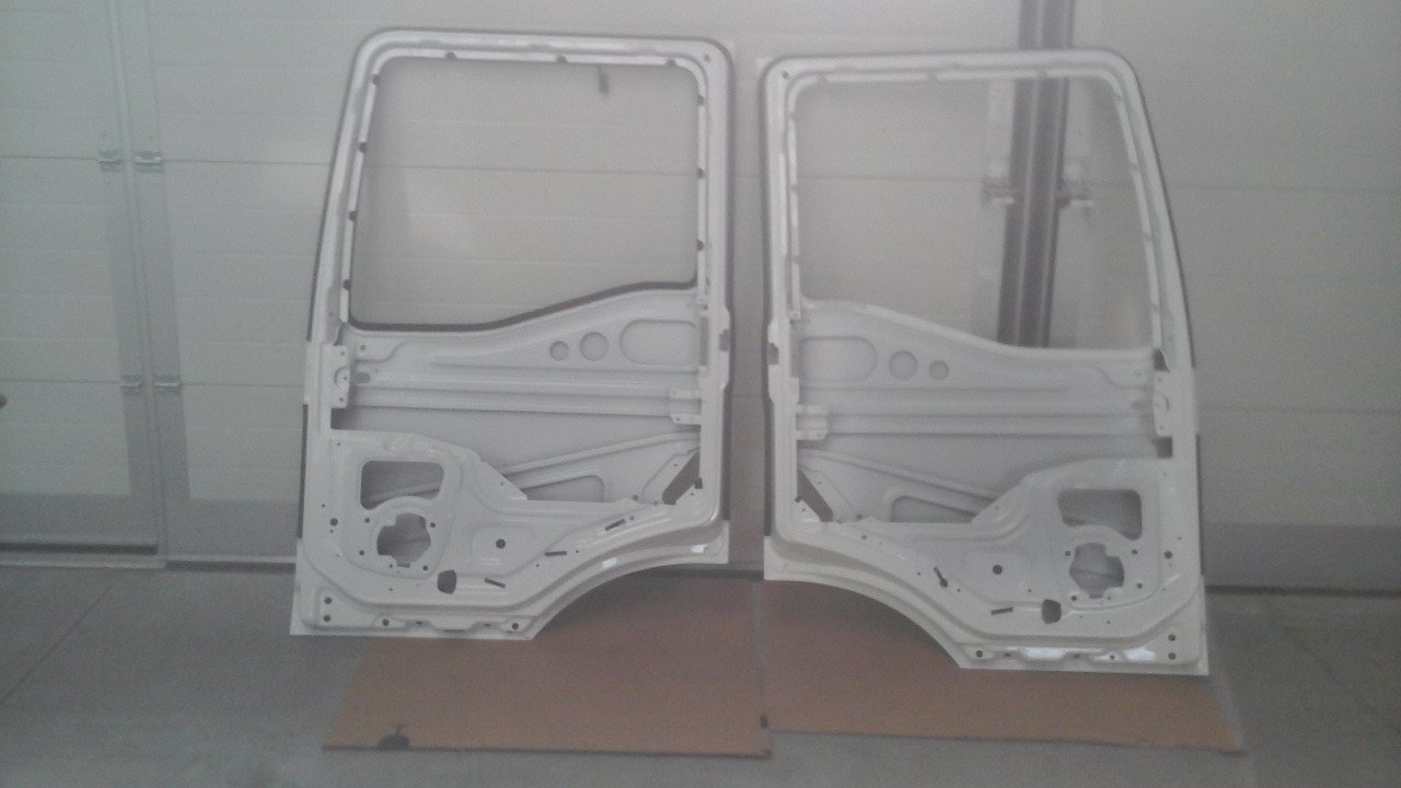 Neuwertige Türen, links und rechts, MAN TGM / TG3 15.290 Rohtüre, Artikel - Nr: 81.62600 - 4143 / 44 - Door and parts for Truck: picture 2 Neuwertige Türen, links und rechts, MAN TGM / TG3 15.290 Rohtüre, Artikel - Nr: 81.62600 - 4143 / 44 - Door and parts for Truck: picture 2