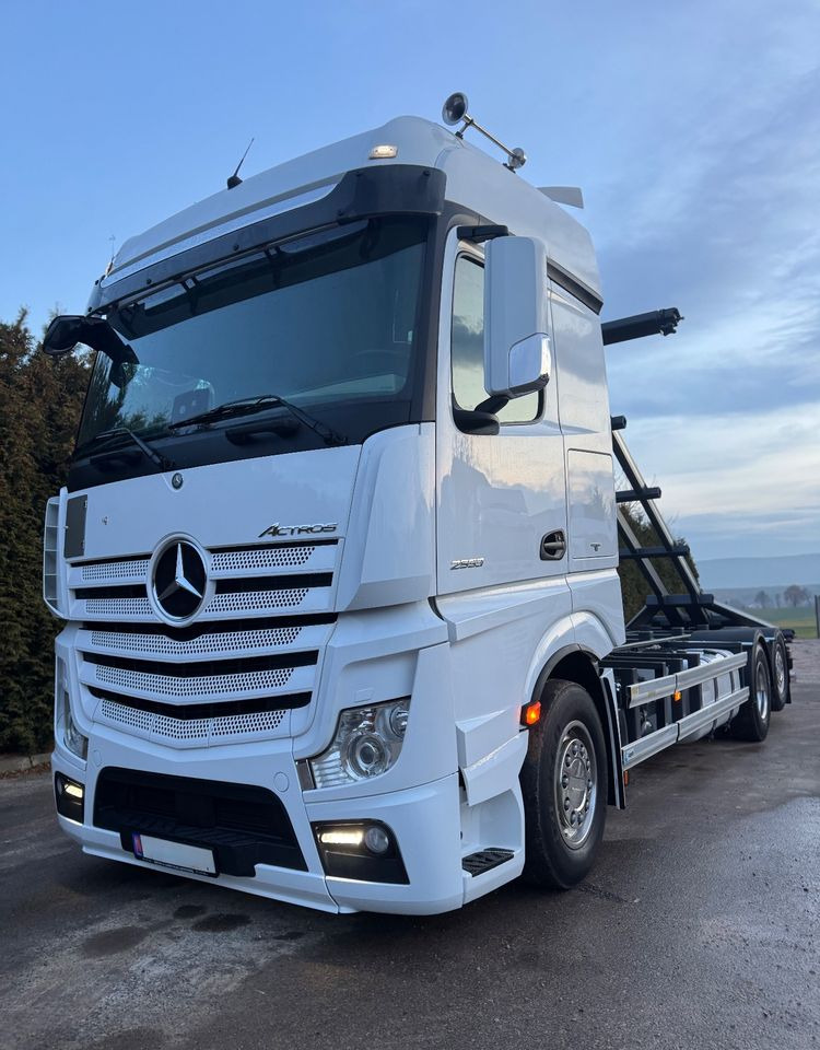 Mercedes-Benz ACTROS / 2553 / ACC / E 6 / MP 5 /TIPPER, BDF ,WYWROT / RETARDER/ GIGA SPACE/Niski Przebieg 366 Tys Km! ASO - Box truck: picture 1 Mercedes-Benz ACTROS / 2553 / ACC / E 6 / MP 5 /TIPPER, BDF ,WYWROT / RETARDER/ GIGA SPACE/Niski Przebieg 366 Tys Km! ASO - Box truck: picture 1