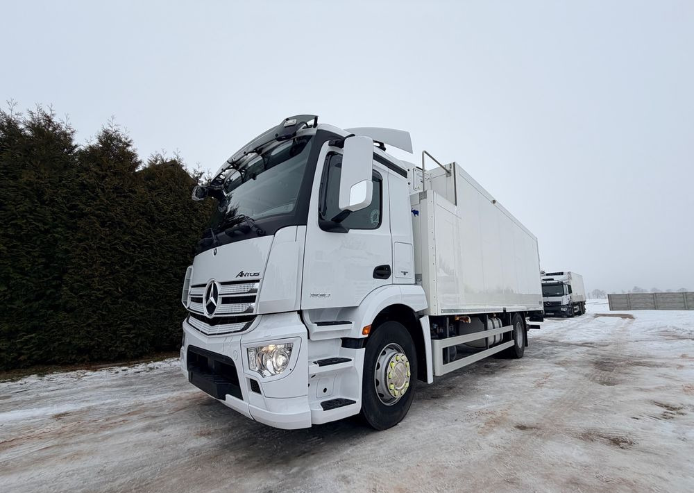 Mercedes-Benz ANTOS /1830/E 6/Chłodnia +Winda /18 Palet / Niski Przebieg122 Tys Km! - Refrigerator truck: picture 1 Mercedes-Benz ANTOS /1830/E 6/Chłodnia +Winda /18 Palet / Niski Przebieg122 Tys Km! - Refrigerator truck: picture 1