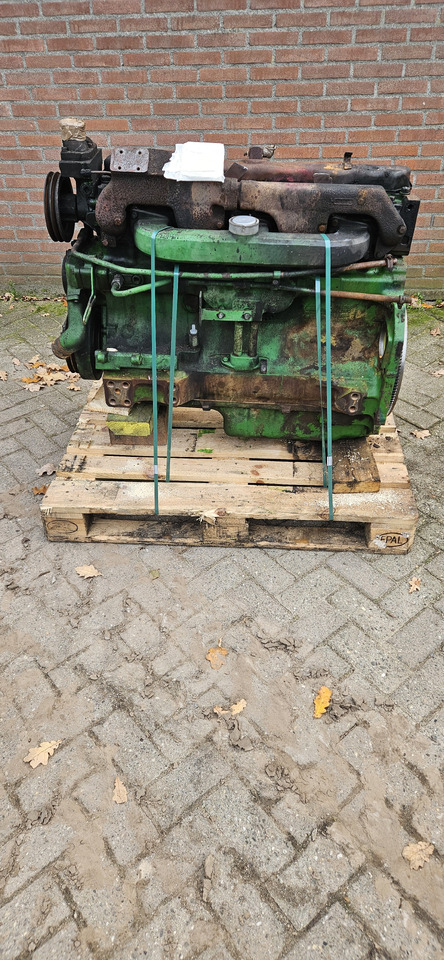 JOHN DEERE 4255 - Engine: picture 1 JOHN DEERE 4255 - Engine: picture 1
