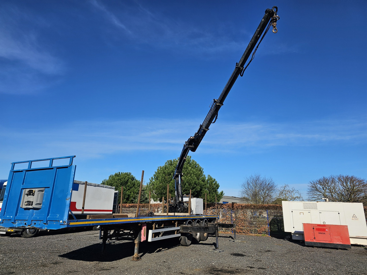 FRUEHAUF GRUE HIAB 288 - Dropside/ Flatbed semi-trailer: picture 1 FRUEHAUF GRUE HIAB 288 - Dropside/ Flatbed semi-trailer: picture 1