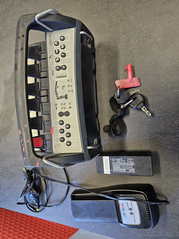 FRUEHAUF GRUE HIAB 288 - Dropside/ Flatbed semi-trailer: picture 2 FRUEHAUF GRUE HIAB 288 - Dropside/ Flatbed semi-trailer: picture 2