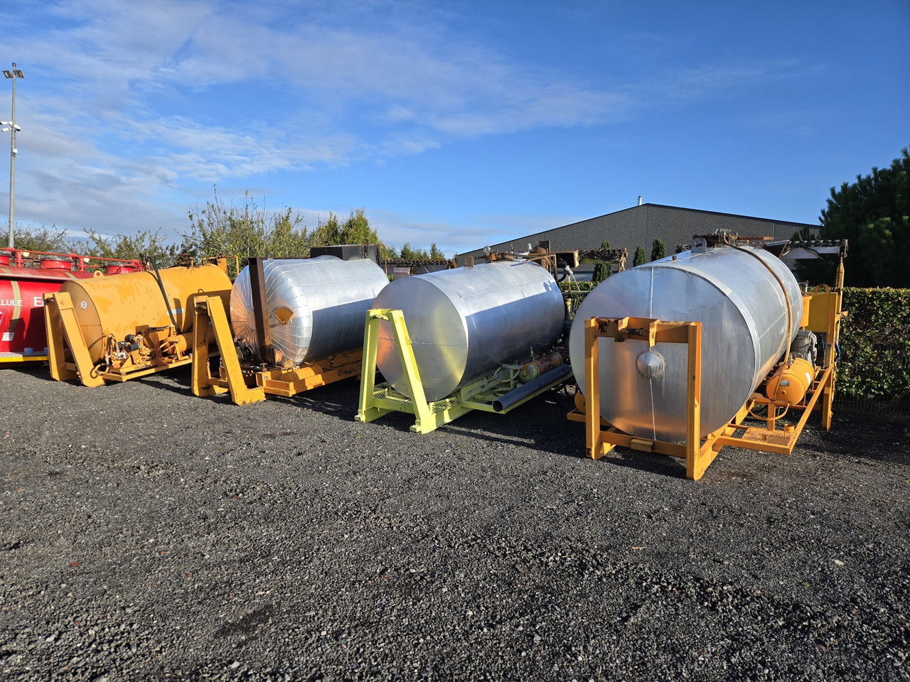 RINCHEVAL SECMAIR MAUGUIN - Asphalt distributor: picture 1 RINCHEVAL SECMAIR MAUGUIN - Asphalt distributor: picture 1