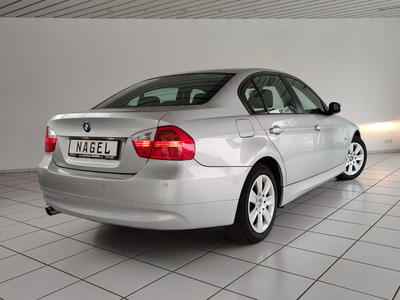 BMW 320i Audiosystem Professional, Automatik, PDC, Licht-Paket - Sedan: picture 5 BMW 320i Audiosystem Professional, Automatik, PDC, Licht-Paket - Sedan: picture 5