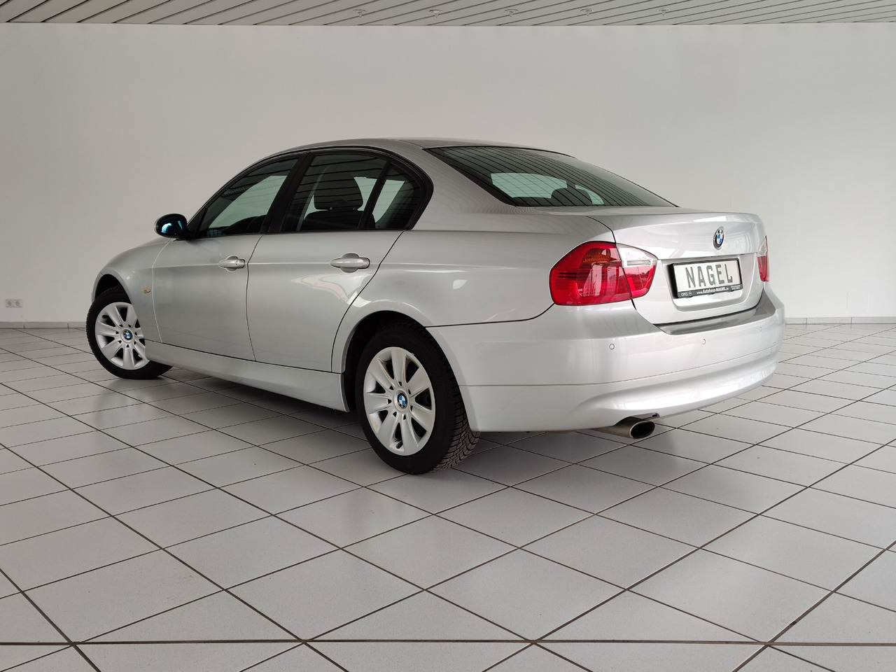 BMW 320i Audiosystem Professional, Automatik, PDC, Licht-Paket - Sedan: picture 3 BMW 320i Audiosystem Professional, Automatik, PDC, Licht-Paket - Sedan: picture 3