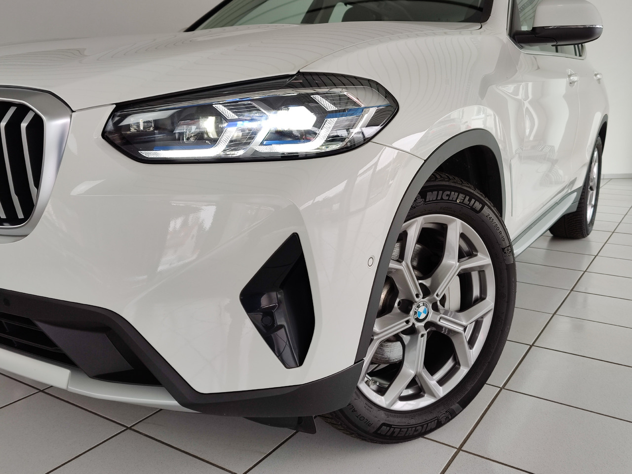 BMW X3 xDrive 30 i Live-Cockpit DAB Leder HiFi Headup - SUV: picture 2 BMW X3 xDrive 30 i Live-Cockpit DAB Leder HiFi Headup - SUV: picture 2