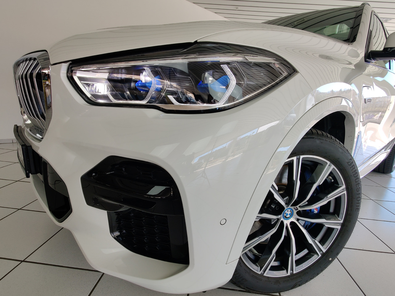 BMW X5 xDrive 45 e M Sport HiFi HUD Pano Leder Laser - SUV: picture 2 BMW X5 xDrive 45 e M Sport HiFi HUD Pano Leder Laser - SUV: picture 2