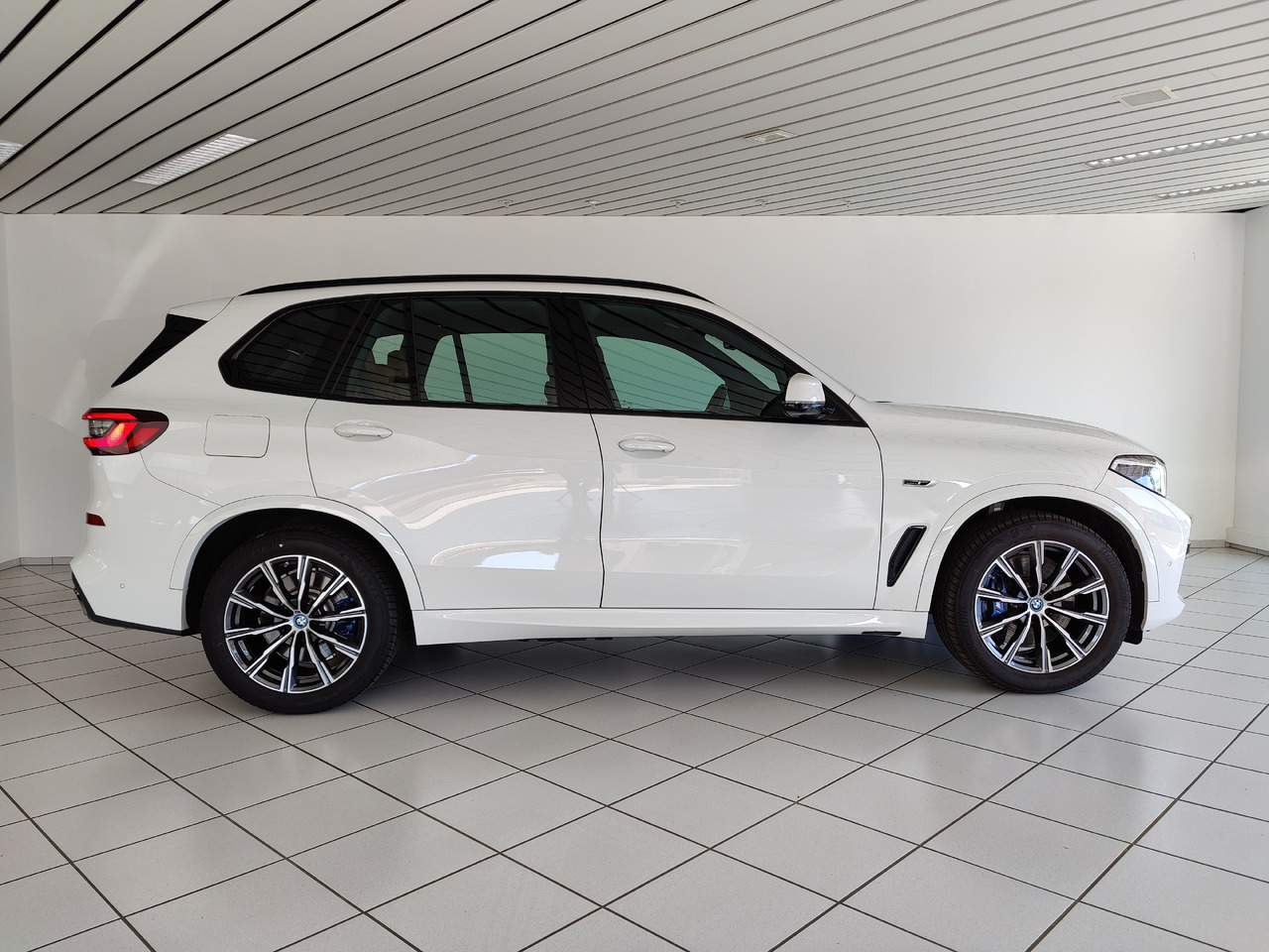 SUV BMW X5 xDrive 45 e M Sport HiFi HUD Pano Leder Laser: picture 7 SUV BMW X5 xDrive 45 e M Sport HiFi HUD Pano Leder Laser: picture 7