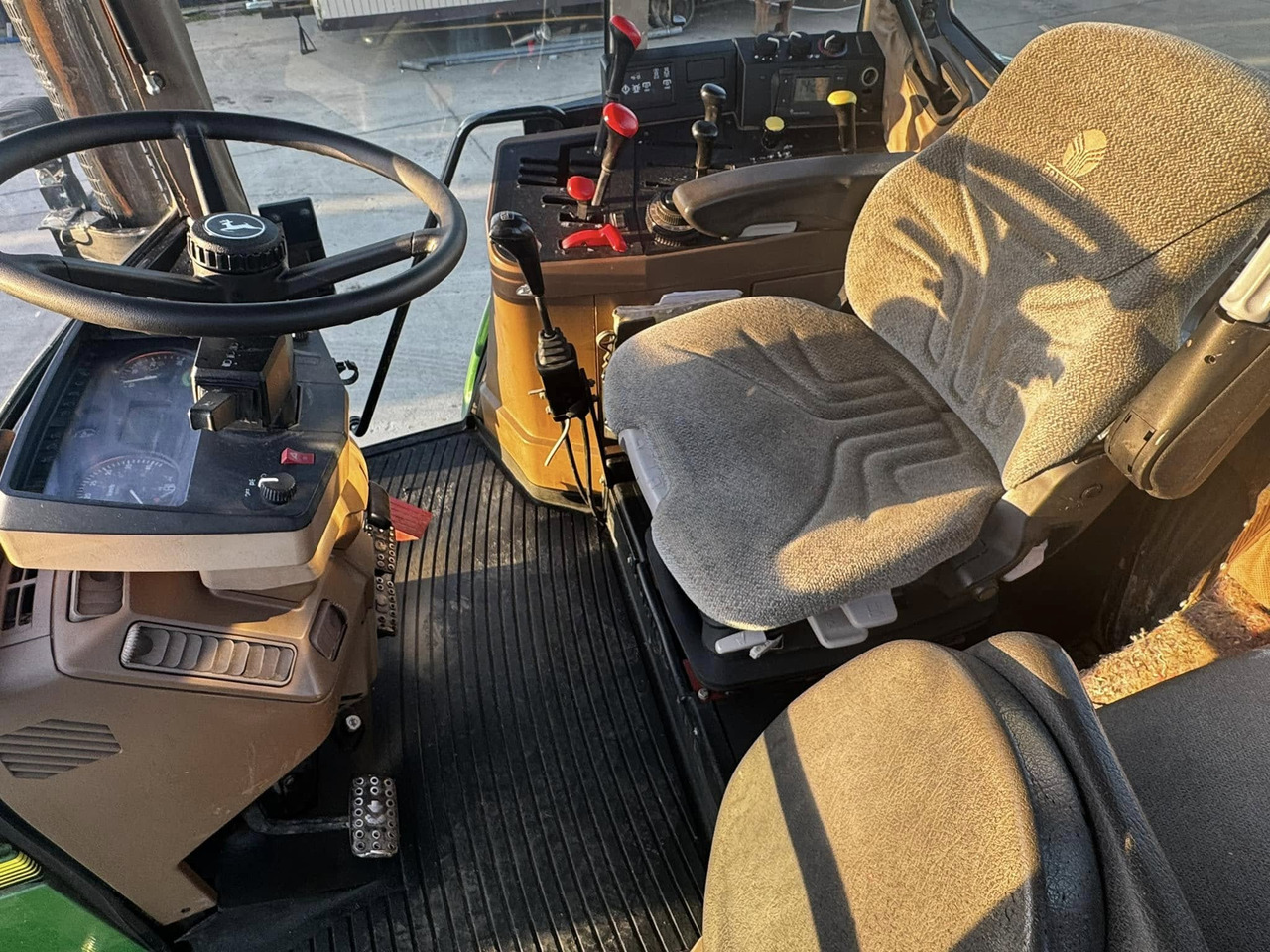 John Deere 6800 - Farm tractor: picture 2 John Deere 6800 - Farm tractor: picture 2