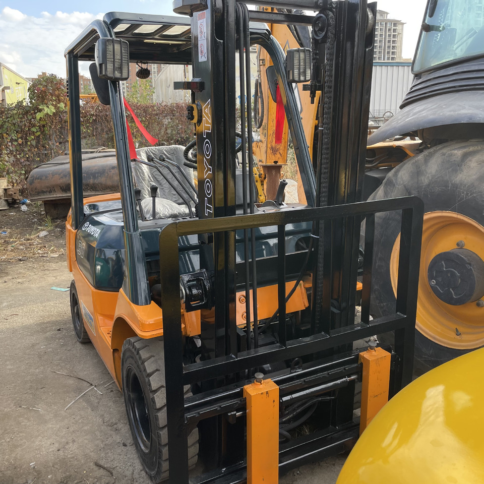 TOYOTA 7FD30 - Diesel forklift: picture 4 TOYOTA 7FD30 - Diesel forklift: picture 4