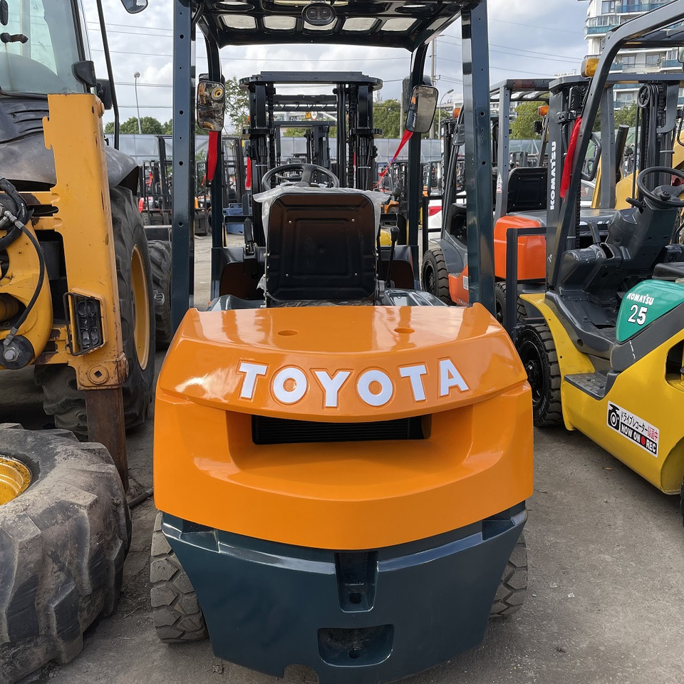 TOYOTA 7FD30 - Diesel forklift: picture 3 TOYOTA 7FD30 - Diesel forklift: picture 3