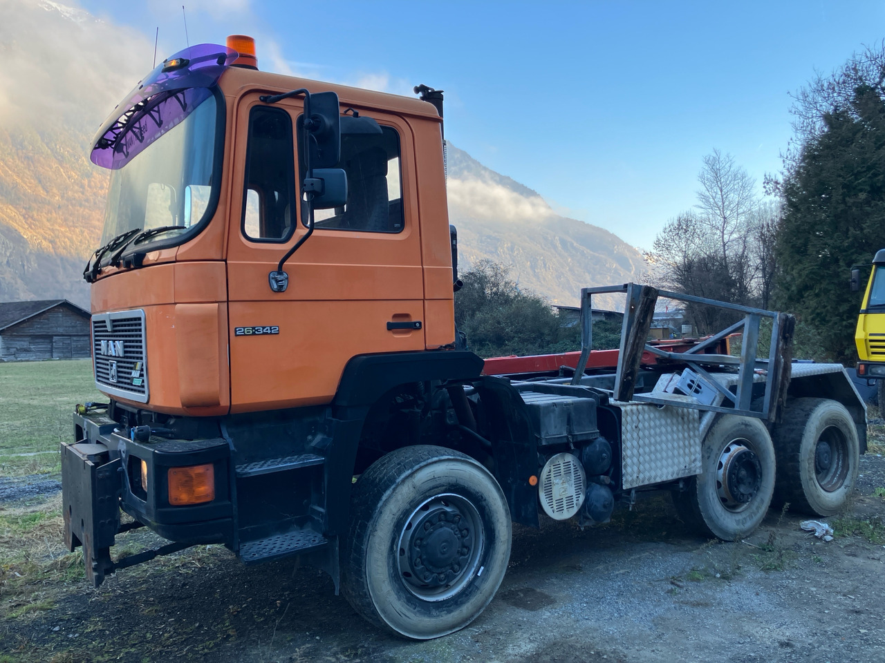MAN F80 26.342 - Cab chassis truck: picture 2 MAN F80 26.342 - Cab chassis truck: picture 2