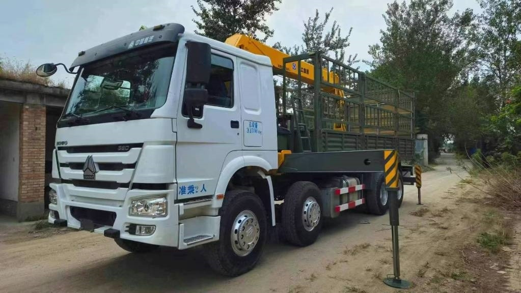 Howo 371 375 380 - Crane truck: picture 3 Howo 371 375 380 - Crane truck: picture 3